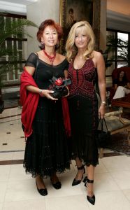 12-06-2005 SHOWBIZZ; JAAP LIETHOF VIERT ZIJN VERJAARDAG IN HOTELS VAN ORANJE TE NOORDWIJK.Vele bekende Nederlanders waren gekomen in dress code black en red om samen met Jaap het feest van zijn verjaardag te vieren.
Foto;Albert den Iseger