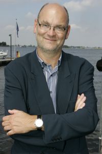 03-06-2005 SHOWBIZZ; DE BREUK IS DEFINITIEF TUSSEN FONS VAN WESTERLOO EN LEO VAN DER GOOT. Leo van der Goot directeur bij RTL legt per vandaag zijn functie neer, het samenwerken met Fons van Westerloo ging niet meer aldus van der Goot.
Foto; Albert den Iseger