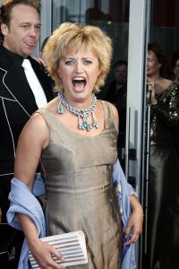 07-06-2005 SHOWBIZZ: JOHN KRAAIJKAMP MUSICAL AWARDS GALA 2005 Winnaars waren Vera Mann -Veerle Baetens-Stanley Burleson-David Verbeeck- Chantal Janzen-Lieneke Le Roux-Erik Brrey-Michele Tesoro- Niek Kortekaas-Paul Eenens en Dick Hauser-Jamai Loman en Jos Brink en Fank Sander.
Het was weer een waar spectacle en men was in grote getale komen opdraven in prachtige gala kleding.Jos Brink en Frank Sanders kregen hun Cubus Oevre Award 2005. Al met al weer een zeer geslaagd feest.
Foto: Albert den Iseger

