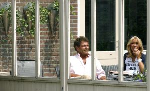 28-06-2006 SHOWBIZZ; SJOUKJE SMIT DOLGELUKKIG MET NIEUWE LIEFDE. Zo verliefd is zij nog nooit geweest, zo vertelde zij , maar is deze liefde wel echt en oprecht daar Klaus nog steeds samenwoont met zijn vriendin Annemiek. Lees het deze week in de Prive: Het echte liefdes verhaal van Sjoukje en Klaus.
foto: Albert den Iseger.