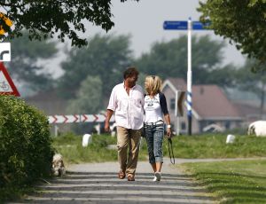 28-06-2006 SHOWBIZZ; SJOUKJE SMIT DOLGELUKKIG MET NIEUWE LIEFDE. Zo verliefd is zij nog nooit geweest, zo vertelde zij , maar is deze liefde wel echt en oprecht daar Klaus nog steeds samenwoont met zijn vriendin Annemiek. Lees het deze week in de Prive: Het echte liefdes verhaal van Sjoukje en Klaus.
foto: Albert den Iseger.