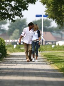 28-06-2006 SHOWBIZZ; SJOUKJE SMIT DOLGELUKKIG MET NIEUWE LIEFDE. Zo verliefd is zij nog nooit geweest, zo vertelde zij , maar is deze liefde wel echt en oprecht daar Klaus nog steeds samenwoont met zijn vriendin Annemiek. Lees het deze week in de Prive: Het echte liefdes verhaal van Sjoukje en Klaus.
foto: Albert den Iseger.