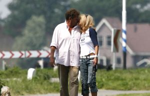 28-06-2006 SHOWBIZZ; SJOUKJE SMIT DOLGELUKKIG MET NIEUWE LIEFDE. Zo verliefd is zij nog nooit geweest, zo vertelde zij , maar is deze liefde wel echt en oprecht daar Klaus nog steeds samenwoont met zijn vriendin Annemiek. Lees het deze week in de Prive: Het echte liefdes verhaal van Sjoukje en Klaus.
foto: Albert den Iseger.