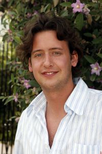 28-06-2006 SHOWBIZZ; 15 JULI OPENT MAGIC PALACE DE DEUREN MAAR ZONDER HANS IN DE SHOW. Hans wordt de directeur en begeleider van het totale project in Torremolinos.
De dagelijkse show van 1.5 uur word nu in zijn geheel ingevuld door Renzo, Oscar, Mara en Stefan Kazan. Het hele verhaal deze week met foto\'s uit Torremolinos in de Prive.
foto: Albert den Iseger.