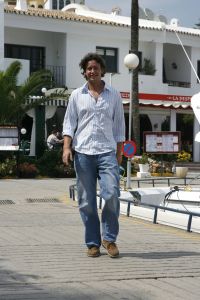 28-06-2006 SHOWBIZZ; 15 JULI OPENT MAGIC PALACE DE DEUREN MAAR ZONDER HANS IN DE SHOW. Hans wordt de directeur en begeleider van het totale project in Torremolinos.
De dagelijkse show van 1.5 uur word nu in zijn geheel ingevuld door Renzo, Oscar, Mara en Stefan Kazan. Het hele verhaal deze week met foto\'s uit Torremolinos in de Prive.
foto: Albert den Iseger.