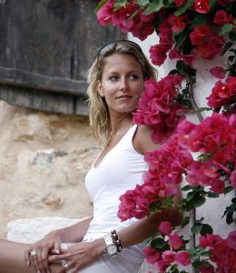 28-06-2007 SHOWBIZZ; HANS KRAAY JR. NU WIL IK WEL EEN KIND MET SOFIE. Een half jaar geleden was het onderwerp kinderen onbespreekbaar voor de SBS presentator. Maar nu tijdens hun vakantie op het prachtige eiland Ibiza is Hans helemaal om. Lees het romantische verhaal in uw weekblad Prive. Wij waren exclusief op bezoek bij Hans en Sofie en genoten van hun verhaal en gastvrijheid op een zon overgoten Ibiza.
foto: Albert den Iseger.