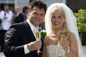 01-06-2007 SHOWBIZZ;  WOLTER EN TESSA EINDELIJK GETROUWD. Het was er een uit een sprookje, Tessa was meer dan een echte prinses en Wolter een van Nederlands beste zangers beloofden elkaar de echtelijke plicht in het sprookjes kasteel Marquette in Heemskerk. Het weer was prachtig en SBS SNOWNIEUWS zorgde voor het glamour randje rondom het huwelijk.  Enkele van Wolters beste vrienden kwam optreden en op de muziek van Jan Smit kwamen alle Zaanse schoentjes in beweging. De 3 JJJ zorgden voor vele traantjes bij de plechtigheid en de champagne vloeide meer dan rijkelijk. Nederland heeft weer een nieuw getrouwd showbizzpaar Wolter en Tessa Kroes.
foto: Albert den Iseger.