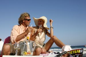 28-06-2007 SHOWBIZZ; HANS KRAAY JR. NU WIL IK WEL EEN KIND MET SOFIE. Een half jaar geleden was het onderwerp kinderen onbespreekbaar voor de SBS presentator. Maar nu tijdens hun vakantie op het prachtige eiland Ibiza is Hans helemaal om. Lees het romantische verhaal in uw weekblad Prive. Wij waren exclusief op bezoek bij Hans en Sofie en genoten van hun verhaal en gastvrijheid op een zon overgoten Ibiza.
foto: Albert den Iseger.