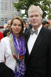 23-06-2007 SHOWBIZZ; AMSTERDAM DINER ALWEER VOOR DE VIJFTIENDE KEER EEN TOP GALA FEEST. Alles en iedereen ontmoete elkaar weer op dit Gala feest voor het goede doel namelijk bestrijding en begeleiding van Aids in Afrika. Artiesten - Politiek - Zakenwereld - Koninklijk Huis en soapies iedereen genoot van deze heerlijke avond vol met muziek, eten en drinken en dat allemaal voor het goede doel.
foto: Albert den Iseger.