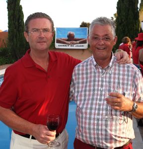 26-06-2008 SHOWBIZZ; GERRIT VAN DER VALK VIERT ZIJN TACHTIGSTE VERJAARDAG IN MARBELLA. Ik blijf voorlopig nog even op de wereld want Petrus heeft de sleutel weggegooid, zo vertelde Ome Gerrit in zijn prachtige huis in Marbella waar hij met veel familie leden zijn tachtigste verjaardag vierde. een pracht van een feest met veel van zijn achter kleinkinderen, kinderen en aanhang. Het was een echt Valken feest met Spaanse muziek en dans. Ome Gerrit genoot van de opzwepende spaanse klanken en van zijn vele kleinkinderen.
foto: Albert den Iseger.