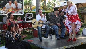 26-06-2008 SHOWBIZZ; GERRIT VAN DER VALK VIERT ZIJN TACHTIGSTE VERJAARDAG IN MARBELLA. Ik blijf voorlopig nog even op de wereld want Petrus heeft de sleutel weggegooid, zo vertelde Ome Gerrit in zijn prachtige huis in Marbella waar hij met veel familie leden zijn tachtigste verjaardag vierde. een pracht van een feest met veel van zijn achter kleinkinderen, kinderen en aanhang. Het was een echt Valken feest met Spaanse muziek en dans. Ome Gerrit genoot van de opzwepende spaanse klanken en van zijn vele kleinkinderen.
foto: Albert den Iseger.