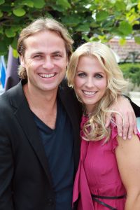 27-06-2008 SHOWBIZZ; VIVIAN EWBANK-REIJS VERTELT IN BOEKJE HOE JE EEN SUPERMOM WORD. Vivian schreef een nieuw boekje vol met tips verhalen en adviezen voor iedere super moeder. Diverse bekende moeders oa. Babette van Veen- Bridget Maasland-Leontien van Moorsel en Rosanna Lima werkten mee met dit leuke en makkelijk te lezen boekje.
foto: Albert den Iseger