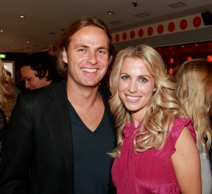 27-06-2008 SHOWBIZZ; VIVIAN EWBANK-REIJS VERTELT IN BOEKJE HOE JE EEN SUPERMOM WORD. Vivian schreef een nieuw boekje vol met tips verhalen en adviezen voor iedere super moeder. Diverse bekende moeders oa. Babette van Veen- Bridget Maasland-Leontien van Moorsel en Rosanna Lima werkten mee met dit leuke en makkelijk te lezen boekje.
foto: Albert den Iseger