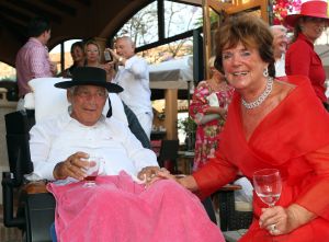 26-06-2008 SHOWBIZZ; GERRIT VAN DER VALK VIERT ZIJN TACHTIGSTE VERJAARDAG IN MARBELLA. Ik blijf voorlopig nog even op de wereld want Petrus heeft de sleutel weggegooid, zo vertelde Ome Gerrit in zijn prachtige huis in Marbella waar hij met veel familie leden zijn tachtigste verjaardag vierde. een pracht van een feest met veel van zijn achter kleinkinderen, kinderen en aanhang. Het was een echt Valken feest met Spaanse muziek en dans. Ome Gerrit genoot van de opzwepende spaanse klanken en van zijn vele kleinkinderen.
foto: Albert den Iseger.