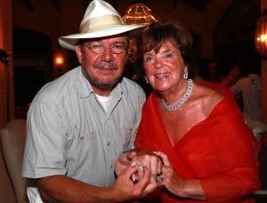 26-06-2008 SHOWBIZZ; GERRIT VAN DER VALK VIERT ZIJN TACHTIGSTE VERJAARDAG IN MARBELLA. Ik blijf voorlopig nog even op de wereld want Petrus heeft de sleutel weggegooid, zo vertelde Ome Gerrit in zijn prachtige huis in Marbella waar hij met veel familie leden zijn tachtigste verjaardag vierde. een pracht van een feest met veel van zijn achter kleinkinderen, kinderen en aanhang. Het was een echt Valken feest met Spaanse muziek en dans. Ome Gerrit genoot van de opzwepende spaanse klanken en van zijn vele kleinkinderen.
foto: Albert den Iseger.