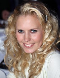 21-05-2009 SHOWBIZZ; COIFFURE AWARD 2009 EEN GALA EVENT IN DE AMSTERDAMSE RAI ELICIUM. 
Een pracht van een evenement dat georganiseerd wederom door het Vakmagazine Coiffure en Schwarzkopf Proffessional. Vele bekende waren weer komen opdraven om waarschijnlijk de goed gevulde goodybag op het eind van de avond weer mee naar huis toe te nemen. Gerard Joling ronde de avond af met spetterend optreden en vele kappers en kapsters gingen beladen met Awards na deze spannende avond richting huis. 
foto: Albert den Iseger
