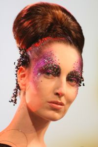 21-05-2009 SHOWBIZZ; COIFFURE AWARD 2009 EEN GALA EVENT IN DE AMSTERDAMSE RAI ELICIUM. 
Een pracht van een evenement dat georganiseerd wederom door het Vakmagazine Coiffure en Schwarzkopf Proffessional. Vele bekende waren weer komen opdraven om waarschijnlijk de goed gevulde goodybag op het eind van de avond weer mee naar huis toe te nemen. Gerard Joling ronde de avond af met spetterend optreden en vele kappers en kapsters gingen beladen met Awards na deze spannende avond richting huis. 
foto: Albert den Iseger