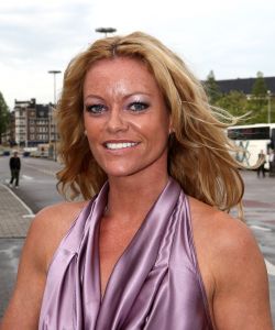 21-05-2009 SHOWBIZZ; COIFFURE AWARD 2009 EEN GALA EVENT IN DE AMSTERDAMSE RAI ELICIUM. 
Een pracht van een evenement dat georganiseerd wederom door het Vakmagazine Coiffure en Schwarzkopf Proffessional. Vele bekende waren weer komen opdraven om waarschijnlijk de goed gevulde goodybag op het eind van de avond weer mee naar huis toe te nemen. Gerard Joling ronde de avond af met spetterend optreden en vele kappers en kapsters gingen beladen met Awards na deze spannende avond richting huis. 
foto: Albert den Iseger