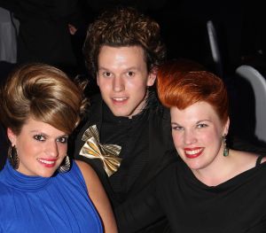 21-05-2009 SHOWBIZZ; COIFFURE AWARD 2009 EEN GALA EVENT IN DE AMSTERDAMSE RAI ELICIUM. 
Een pracht van een evenement dat georganiseerd wederom door het Vakmagazine Coiffure en Schwarzkopf Proffessional. Vele bekende waren weer komen opdraven om waarschijnlijk de goed gevulde goodybag op het eind van de avond weer mee naar huis toe te nemen. Gerard Joling ronde de avond af met spetterend optreden en vele kappers en kapsters gingen beladen met Awards na deze spannende avond richting huis. 
foto: Albert den Iseger