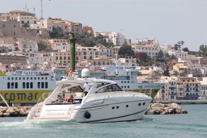 25-06-2009 SHOWBIZZ; RAFAEL EN SYLVIE VAN DER VAART GENIETEN VAN ELKAAR OP OVERHEERLIJK IBIZA. Deze week in weekblad Prive een exclusief interview met Rafael en Sylvie van der Vaart op Ibiza. Wij vaarden met hun met naar het eiland Formentera en genoten van hun verliefdheid aan boord van een geweldig jacht.Deze week het exclusieve verhaal en exclusieve foto-s  in weekblad Prive.
Foto: Albert den Iseger.
Downloads van de  exclusieve foto-s alleen met toestemming van A.den Iseger.