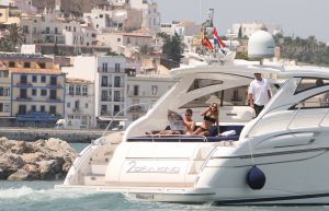 25-06-2009 SHOWBIZZ; RAFAEL EN SYLVIE VAN DER VAART GENIETEN VAN ELKAAR OP OVERHEERLIJK IBIZA. Deze week in weekblad Prive een exclusief interview met Rafael en Sylvie van der Vaart op Ibiza. Wij vaarden met hun met naar het eiland Formentera en genoten van hun verliefdheid aan boord van een geweldig jacht.Deze week het exclusieve verhaal en exclusieve foto-s in weekblad Prive.
Foto: Albert den Iseger.
Downloads van de exclusieve foto-s alleen met toestemming van A.den Iseger.