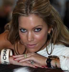 16-06-2009 SHOWBIZZ; SILVIE VAN DER VAART GEOPEREERD AAN BORSTKANKER. Silvie is op haar vakantieadres herstellende van een borstoperatie die zij heeft ondergaan tengevolge van kwaadaardige cellen in haar borst. Er zijn geen uitzaaiingen van de cellen gevonden. Silvie was afgelopen weekend nog in Nederland waar zij samen met Rafael een voetbal toernooi opende van de jeugd. Silvie zal nog wel een nabehandeling krijgen.
foto: Albert den Iseger.