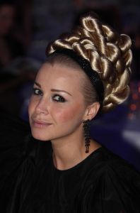 21-05-2009 SHOWBIZZ; COIFFURE AWARD 2009 EEN GALA EVENT IN DE AMSTERDAMSE RAI ELICIUM. 
Een pracht van een evenement dat georganiseerd wederom door het Vakmagazine Coiffure en Schwarzkopf Proffessional. Vele bekende waren weer komen opdraven om waarschijnlijk de goed gevulde goodybag op het eind van de avond weer mee naar huis toe te nemen. Gerard Joling ronde de avond af met spetterend optreden en vele kappers en kapsters gingen beladen met Awards na deze spannende avond richting huis. 
foto: Albert den Iseger