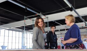16-06-2010 SHOWBIZZ; TENTOONSTELLING VAN PRIVE SPULLEN VAN JOSINE VAN DALSUM IN ZAANDAM. Op de verjaardag van Josine 14 juli a.s. worden haar spullen per opbod verkocht. De opbrengst van deze veiling gaat naar het goede doel de KWF. Tot 14 Juli kan iedereen een kijkje nemen in het prive leven van de inmiddels overleden actrice. Vele knuffels,speeldozen en kleding is aanwezig.Een indrukwekkende tentoonstelling in de oude Bruynzeel fabrieken. Aram en zijn partner Kim Bruinsma en hun 6 weken oude zoon Reza waren aanwezig tijdens de opening van de tentoonstelling. John v.d.Rest had het er duidelijk moeilijk mee dat zijn halve  huis interieur hier lag tentoongesteld en niet meer terug komt in zijn huis.
foto: Albert den Iseger