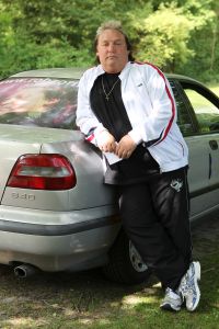 09-06-2010 SHOWBIZZ; HET MYSTERIEUZE GRAF VAN ANDRE HAZES IS GEVONDEN. Graf nummer 400 is een graf zonder naam maar onmiskenbaar Hazes. Rachel en haar kinderen wisten het al 6 jaar lang geheim te houden, het graf van Andre Hazes. Prive ontdekte het graf en Rachel liet het een dag later weer spoorloos verdwijnen. Een bizar verhaal deze week in weekblad Prive.
foto: Albert den Iseger.