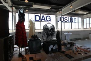 16-06-2010 SHOWBIZZ; TENTOONSTELLING VAN PRIVE SPULLEN VAN JOSINE VAN DALSUM IN ZAANDAM. Op de verjaardag van Josine 14 juli a.s. worden haar spullen per opbod verkocht. De opbrengst van deze veiling gaat naar het goede doel de KWF. Tot 14 Juli kan iedereen een kijkje nemen in het prive leven van de inmiddels overleden actrice. Vele knuffels,speeldozen en kleding is aanwezig.Een indrukwekkende tentoonstelling in de oude Bruynzeel fabrieken. Aram en zijn partner Kim Bruinsma en hun 6 weken oude zoon Reza waren aanwezig tijdens de opening van de tentoonstelling. John v.d.Rest had het er duidelijk moeilijk mee dat zijn halve  huis interieur hier lag tentoongesteld en niet meer terug komt in zijn huis.
foto: Albert den Iseger