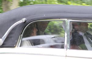 18-06-2011 SHOWBIZZ; KUNSTENAAR MARC RIEU TROUWT ZIJN GROTE LIEFDE ANDREA. Maar liefst 11 man beveiliging op een bruiloft waar maar 50 gasten aanwezig waren. Zaterdag 18 Juni trouwde Marc een zoon van Andre Rieu in de omgeving van Ede zijn grote liefde Andrea. Andre en Marjorie Rieu werden aangevoerd in een geblindeerde zwarte Mercedes bus op landgoed Wolfslaar waar de bruiloft plaatsvond. Wat de familie Rieu beweegt om dagelijks met zoveel beveiliging op stap te gaan is nog onbekend. Er is sprake van dat de familie bang is voor ontvoering, enig commantaar wil men bij Rieu niet geven op dit gerucht. Ook Marc en Andrea wilde niet op de foto en waren constant omringt door beveiliging, evenals ik, de gehele dag had ik 5 man beveiliging om me heen terwijl ik mij bevond op het parkeer terrein van het landgoed. Al met al een veilige bruiloft.
foto: Albert den Iseger.