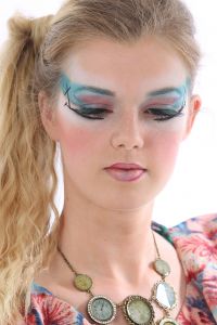 06-06-2012 ONDERWIJS; VISAGIE OPLEIDING VAN HAARLEMSE AKADEMIE WEER GROOT SUCCES. De examen opdracht was dit jaar Mathilde Willink uitbeelden. Veel van de cusrsisten hadden zich verdiept in wat voor make up Mathilde gebruikte en hoe ze het aanbracht.
Op het einde van de dag hoorde iedereen dat ze geslaagd waren en dat de Show-Theater wereld stond te wachten op een nieuwe lichting Visagisten.
foto: Albert den Iseger