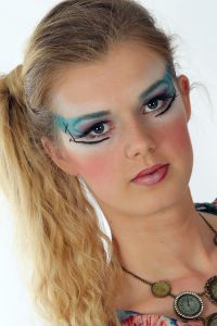 06-06-2012 ONDERWIJS; VISAGIE OPLEIDING VAN HAARLEMSE AKADEMIE WEER GROOT SUCCES. De examen opdracht was dit jaar Mathilde Willink uitbeelden. Veel van de cusrsisten hadden zich verdiept in wat voor make up Mathilde gebruikte en hoe ze het aanbracht.
Op het einde van de dag hoorde iedereen dat ze geslaagd waren en dat de Show-Theater wereld stond te wachten op een nieuwe lichting Visagisten.
foto: Albert den Iseger