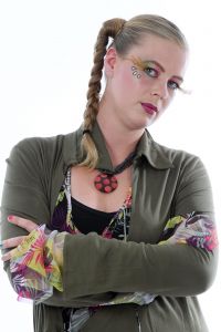 06-06-2012 ONDERWIJS; VISAGIE OPLEIDING VAN HAARLEMSE AKADEMIE WEER GROOT SUCCES. De examen opdracht was dit jaar Mathilde Willink uitbeelden. Veel van de cusrsisten hadden zich verdiept in wat voor make up Mathilde gebruikte en hoe ze het aanbracht.
Op het einde van de dag hoorde iedereen dat ze geslaagd waren en dat de Show-Theater wereld stond te wachten op een nieuwe lichting Visagisten.
foto: Albert den Iseger