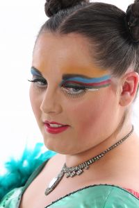 06-06-2012 ONDERWIJS; VISAGIE OPLEIDING VAN HAARLEMSE AKADEMIE WEER GROOT SUCCES. De examen opdracht was dit jaar Mathilde Willink uitbeelden. Veel van de cusrsisten hadden zich verdiept in wat voor make up Mathilde gebruikte en hoe ze het aanbracht.
Op het einde van de dag hoorde iedereen dat ze geslaagd waren en dat de Show-Theater wereld stond te wachten op een nieuwe lichting Visagisten.
foto: Albert den Iseger