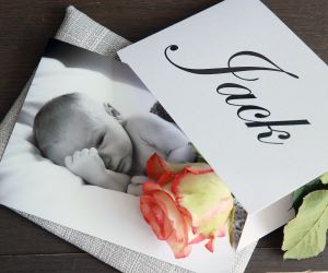 22-06-2013 SHOWBIZZ; THOMAS BERGE EN MYRTHE MYLIUS ZIJN DOLGELUKKIG MET HUN ZOON JACK. Thomas en Myrthe voelen samen de nieuwe liefde in hun leven JACK. Hun pas geboren zoon JACK is het middelpunt van aandacht en liefde in hun prachtige woning in LOSSER, wat inmiddels wel te koop staat. Het overgelukkige paar wil zich gaan vestigen in het GOOI, dit is namelijk veel makkelijker ivm de lange reistijden van en naar LOSSER.
foto: Albert den Iseger