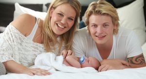 22-06-2013 SHOWBIZZ; THOMAS BERGE EN MYRTHE MYLIUS ZIJN DOLGELUKKIG MET HUN ZOON JACK. Thomas en Myrthe voelen samen de nieuwe liefde in hun leven JACK. Hun pas geboren zoon JACK is het middelpunt van aandacht en liefde in hun prachtige woning in LOSSER, wat inmiddels wel te koop staat. Het overgelukkige paar wil zich gaan vestigen in het GOOI, dit is namelijk veel makkelijker ivm de lange reistijden van en naar LOSSER.
foto: Albert den Iseger22-06-2013 SHOWBIZZ; THOMAS BERGE EN MYRTHE MYLIUS ZIJN DOLGELUKKIG MET HUN ZOON JACK. Thomas en Myrthe voelen samen de nieuwe liefde in hun leven JACK. Hun pas geboren zoon JACK is het middelpunt van aandacht en liefde in hun prachtige woning in LOSSER, wat inmiddels wel te koop staat. Het overgelukkige paar wil zich gaan vestigen in het GOOI, dit is namelijk veel makkelijker ivm de lange reistijden van en naar LOSSER.
foto: Albert den Iseger