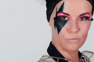 14-06-2013 ONDERWIJS: HAARLEMSE AKADEMIE IN BAN VAN LADY GAGA. Het was weer erg druk, kleurig en vooral veel make up. De VISAGIE examen opdracht was dit jaar Lady GaGa. De leerlingen hadden erg hun best gedaan om hun modellen op te maken en te kleden als lady GaGa. Na een lange dag bleek dat alle leerlingen waren geslaagd met mooie cijfers. De Haarlemse Akademie is wederom een van Nederlands beste opleidings instituten gebleken. 
foto: Albert den Iseger