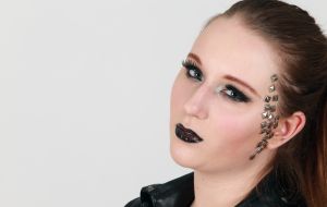14-06-2013 ONDERWIJS: HAARLEMSE AKADEMIE IN BAN VAN LADY GAGA. Het was weer erg druk, kleurig en vooral veel make up. De VISAGIE examen opdracht was dit jaar Lady GaGa. De leerlingen hadden erg hun best gedaan om hun modellen op te maken en te kleden als lady GaGa. Na een lange dag bleek dat alle leerlingen waren geslaagd met mooie cijfers. De Haarlemse Akademie is wederom een van Nederlands beste opleidings instituten gebleken. 
foto: Albert den Iseger