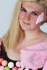 14-06-2013 ONDERWIJS: HAARLEMSE AKADEMIE IN BAN VAN LADY GAGA. Het was weer erg druk, kleurig en vooral veel make up. De VISAGIE examen opdracht was dit jaar Lady GaGa. De leerlingen hadden erg hun best gedaan om hun modellen op te maken en te kleden als lady GaGa. Na een lange dag bleek dat alle leerlingen waren geslaagd met mooie cijfers. De Haarlemse Akademie is wederom een van Nederlands beste opleidings instituten gebleken. 
foto: Albert den Iseger