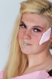 14-06-2013 ONDERWIJS: HAARLEMSE AKADEMIE IN BAN VAN LADY GAGA. Het was weer erg druk, kleurig en vooral veel make up. De VISAGIE examen opdracht was dit jaar Lady GaGa. De leerlingen hadden erg hun best gedaan om hun modellen op te maken en te kleden als lady GaGa. Na een lange dag bleek dat alle leerlingen waren geslaagd met mooie cijfers. De Haarlemse Akademie is wederom een van Nederlands beste opleidings instituten gebleken. 
foto: Albert den Iseger