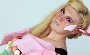 14-06-2013 ONDERWIJS: HAARLEMSE AKADEMIE IN BAN VAN LADY GAGA. Het was weer erg druk, kleurig en vooral veel make up. De VISAGIE examen opdracht was dit jaar Lady GaGa. De leerlingen hadden erg hun best gedaan om hun modellen op te maken en te kleden als lady GaGa. Na een lange dag bleek dat alle leerlingen waren geslaagd met mooie cijfers. De Haarlemse Akademie is wederom een van Nederlands beste opleidings instituten gebleken. 
foto: Albert den Iseger