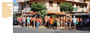 19-06-2014 SHOWBIZZ; ORANJE OOK ERG POPULAIR OP IBIZA. Het enige echte Hollandse cafe op Ibiza is cafe de Hoeck in Ibiza stad. Vele honderden Oranje fans waren erg gisteren bij toen Oranje won en het werd een feestje op Ibiza. Cafe de Hoeck was oranje en bleef oranje tot vanmorgen vroeg.
foto: Albert den Iseger