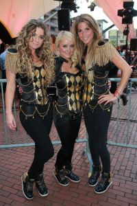 11-06-2014 SHOWBIZZ; TROS MUZIEKFEEST OP HET PLEIN IN AMSTELVEEN. Het was een grote verrassing voor iedereen dat JOHNNY DE MOL JR. kwam optreden met Jan Smit. Johnny kreeg van Jan na het optreden een Gouden Award uitgereikt voor hun gezamenlijk WK hit.
foto: Albert den Iseger