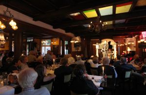 02-06-2014 SHOWBIZZ; FILIP JORDENS SINGS JACQUES BREL IN BERGENSE PILAREN. Precies 50 jaar nadat JACQUES BREL een furieus concert gaf in de BERGENSE PILAREN was het nu de beurt aan zijn vertolker FILIP JORDENS uit Belgie. Onder de noemer BON FROMAGE speelt Filip hetzelfde programma als BREL deed 50 jaar geleden.
foto: Albert den Iseger