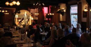 02-06-2014 SHOWBIZZ; FILIP JORDENS SINGS JACQUES BREL IN BERGENSE PILAREN. Precies 50 jaar nadat JACQUES BREL een furieus concert gaf in de BERGENSE PILAREN was het nu de beurt aan zijn vertolker FILIP JORDENS uit Belgie. Onder de noemer BON FROMAGE speelt Filip hetzelfde programma als BREL deed 50 jaar geleden.
foto: Albert den Iseger