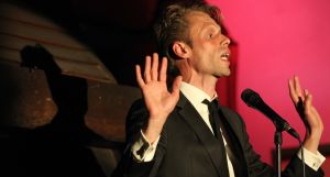 02-06-2014 SHOWBIZZ; FILIP JORDENS SINGS JACQUES BREL IN BERGENSE PILAREN. Precies 50 jaar nadat JACQUES BREL een furieus concert gaf in de BERGENSE PILAREN was het nu de beurt aan zijn vertolker FILIP JORDENS uit Belgie. Onder de noemer BON FROMAGE speelt Filip hetzelfde programma als BREL deed 50 jaar geleden.
foto: Albert den Iseger