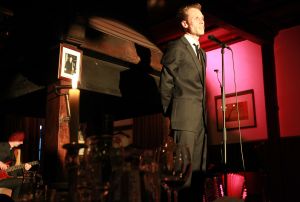 02-06-2014 SHOWBIZZ; FILIP JORDENS SINGS JACQUES BREL IN BERGENSE PILAREN. Precies 50 jaar nadat JACQUES BREL een furieus concert gaf in de BERGENSE PILAREN was het nu de beurt aan zijn vertolker FILIP JORDENS uit Belgie. Onder de noemer BON FROMAGE speelt Filip hetzelfde programma als BREL deed 50 jaar geleden.
foto: Albert den Iseger