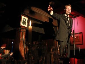 02-06-2014 SHOWBIZZ; FILIP JORDENS SINGS JACQUES BREL IN BERGENSE PILAREN. Precies 50 jaar nadat JACQUES BREL een furieus concert gaf in de BERGENSE PILAREN was het nu de beurt aan zijn vertolker FILIP JORDENS uit Belgie. Onder de noemer BON FROMAGE speelt Filip hetzelfde programma als BREL deed 50 jaar geleden.
foto: Albert den Iseger