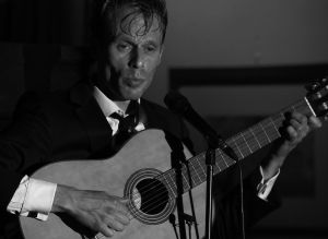 02-06-2014 SHOWBIZZ; FILIP JORDENS SINGS JACQUES BREL IN BERGENSE PILAREN. Precies 50 jaar nadat JACQUES BREL een furieus concert gaf in de BERGENSE PILAREN was het nu de beurt aan zijn vertolker FILIP JORDENS uit Belgie. Onder de noemer BON FROMAGE speelt Filip hetzelfde programma als BREL deed 50 jaar geleden.
foto: Albert den Iseger